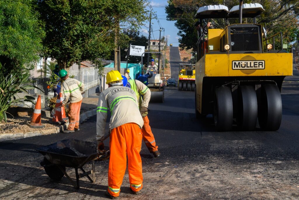 Ruas de bairros asfaltadas Vila Raquel
