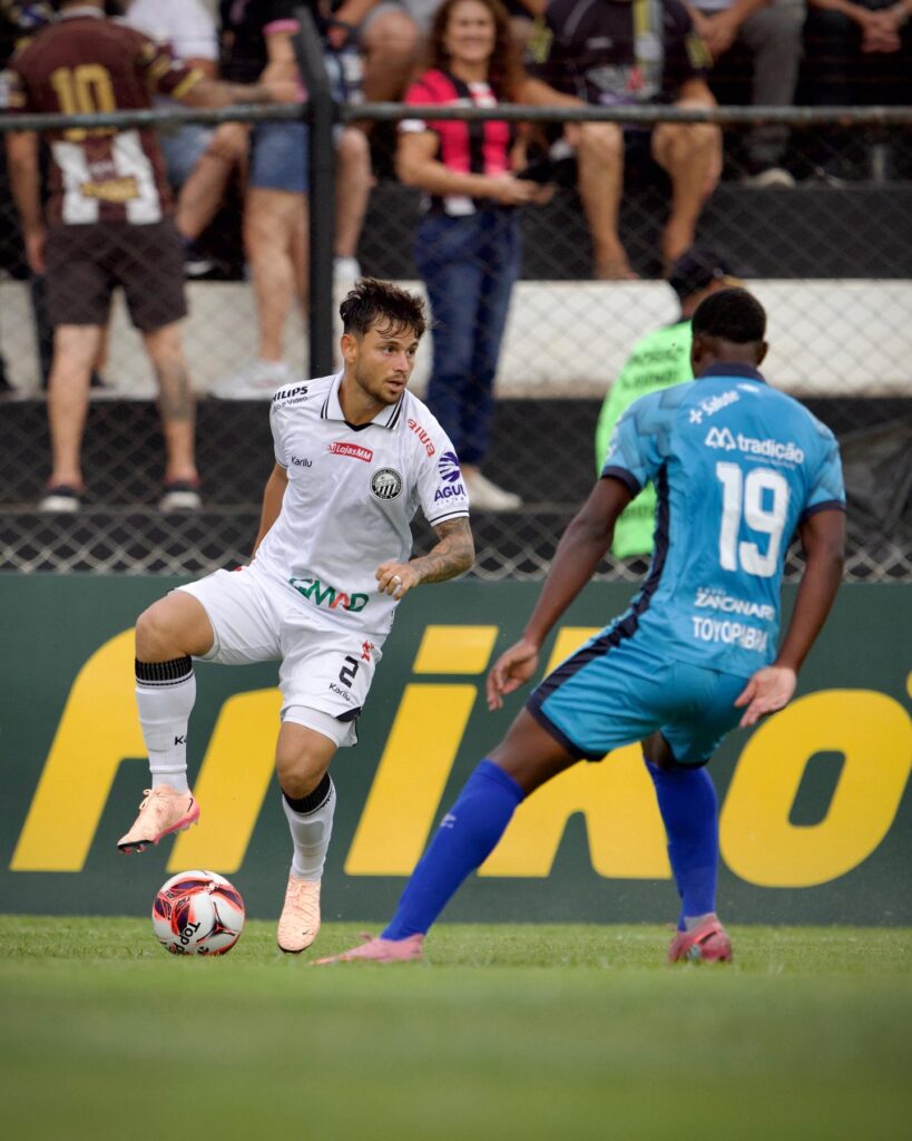 Luizinho Lopes no Operário usa os laterais como atletas no meio, como com Mikael Doka