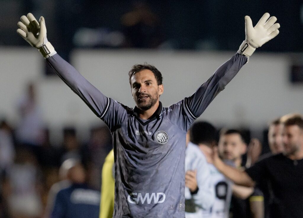 Goleiros, como Vagner, são pilares de Luizinho Lopes no Operário