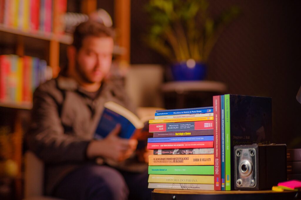 Editora UEPG abre editais para publicação e tradução de livros