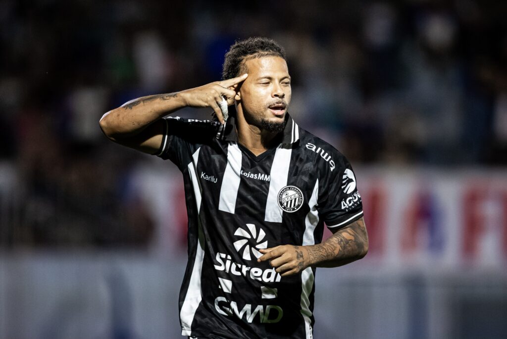 Hildeberto marca, é eleito melhor em campo e faz história na Copa do Brasil