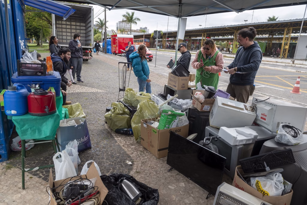 Descarte "Bota Fora" de eletrônicos Ponta Grossa