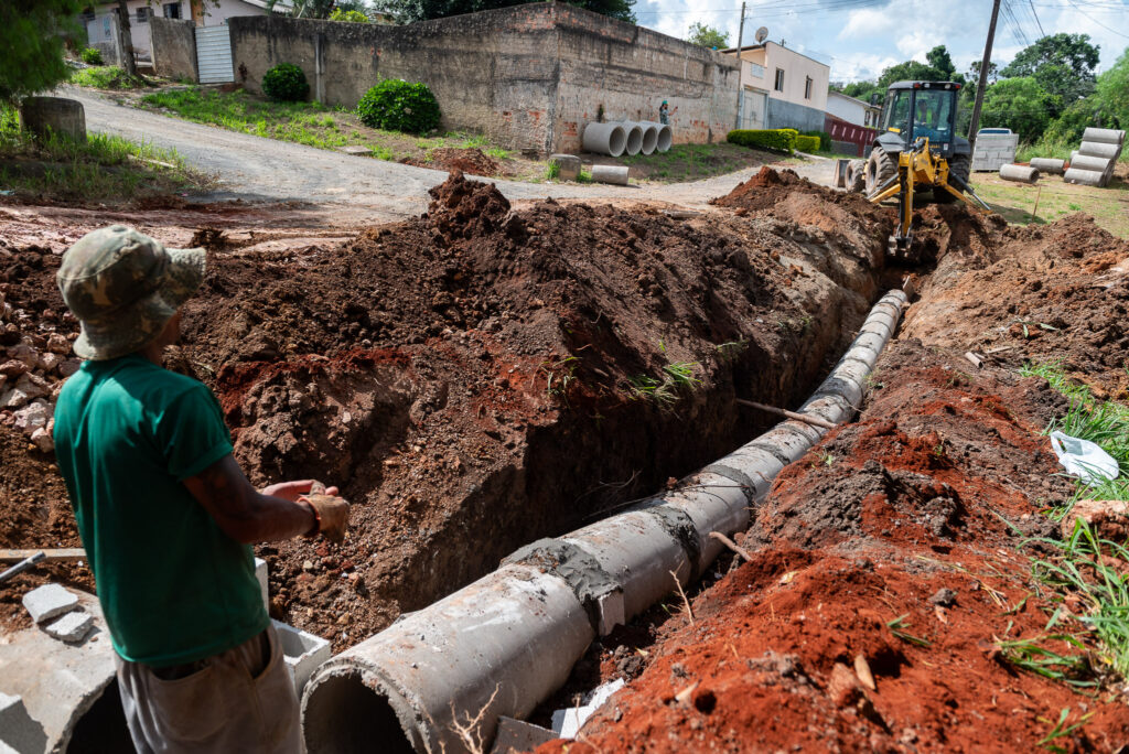 Obras de asfalto avançam na Vila Guaíra
