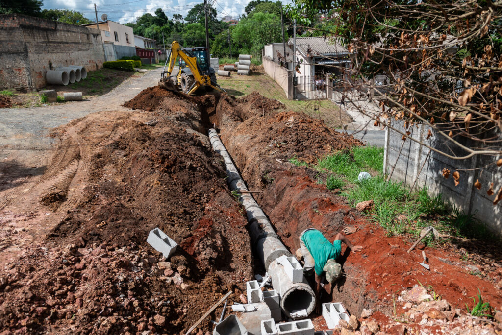 Obras de asfalto avançam na Vila Guaíra