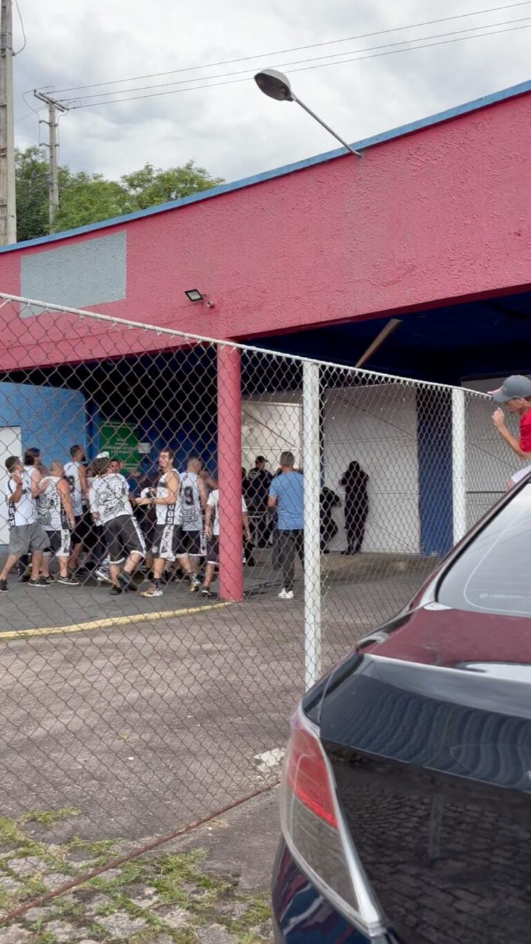 Confusão antes de Operário x Independente tem agressões e intervenção policial na Vila Capanema