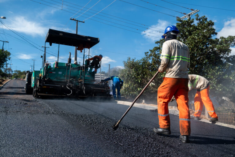 Licitação de R$ 16,5 mi prevê pavimentação em 28 ruas no Ouro Verde e Santa Tereza