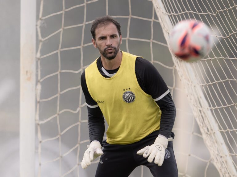Exclusivo: Goleiro Vagner fala de “pé santo” e destaca fase no Operário