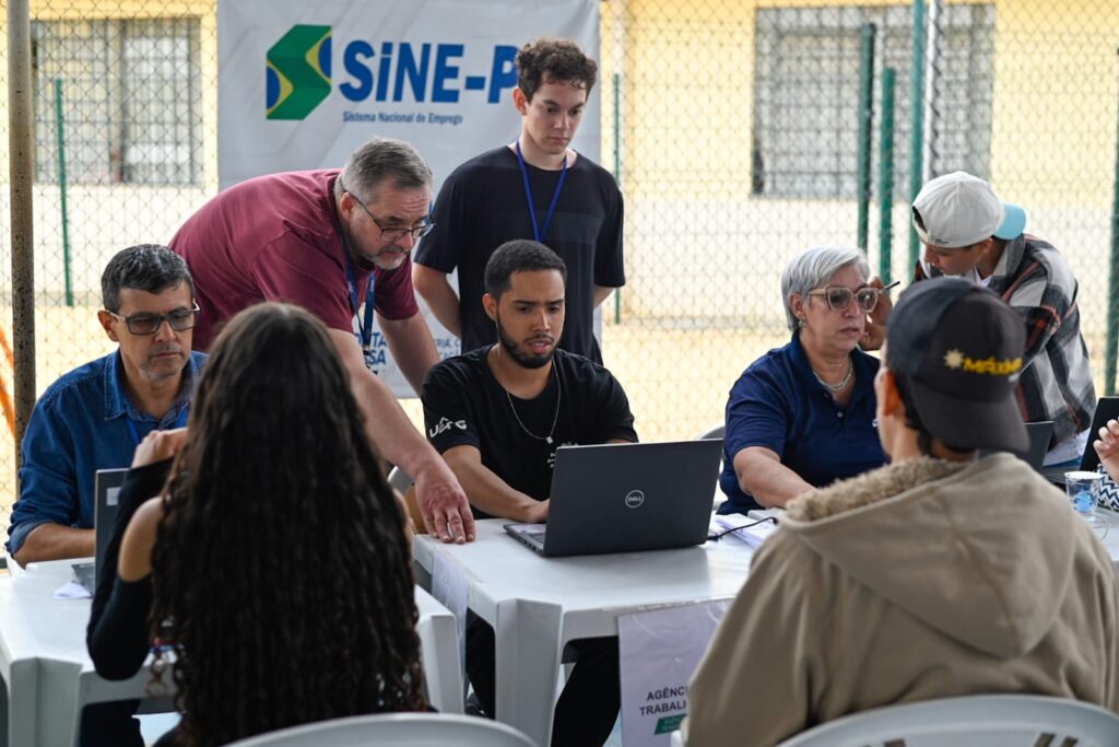 Agência do Trabalhador leva 350 vagas e cursos para o 31 de Março nesta sexta