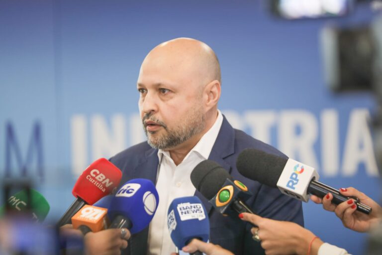 Bolsa Família: Presidente da FIEP cita eventuais fraudes e diz que pessoas “não querem voltar a trabalhar”