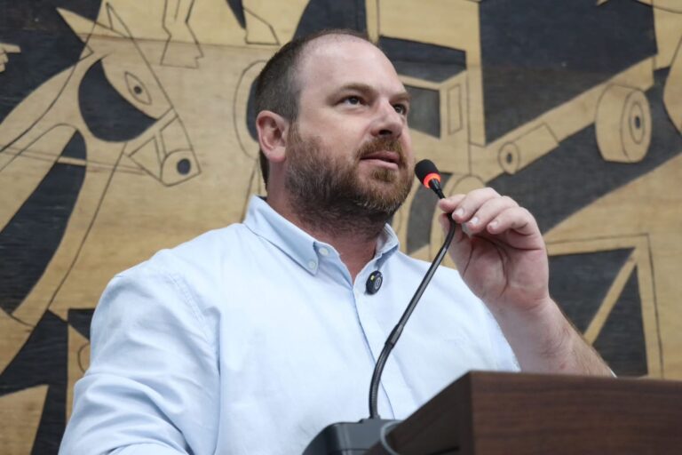 Após decisão do STF, vereador alerta para risco na privatização da Celepar