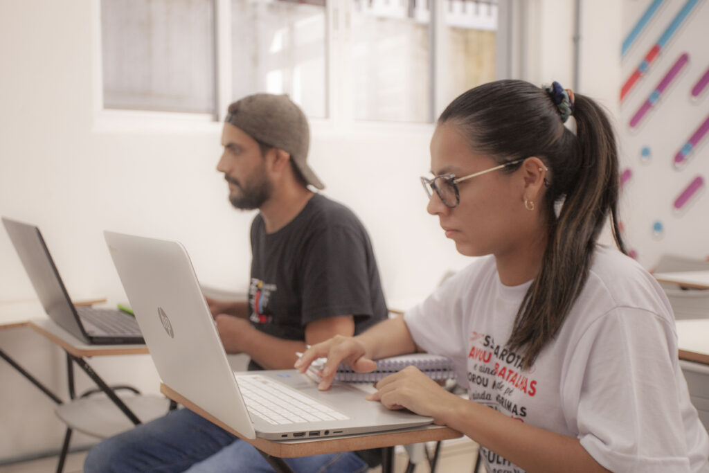 Eslin-UEPG abre matrículas para cursos de línguas 