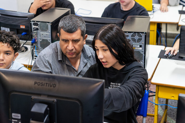 Prazo do Aprova Paraná termina hoje e possui vagas na UEPG; veja como se inscrever