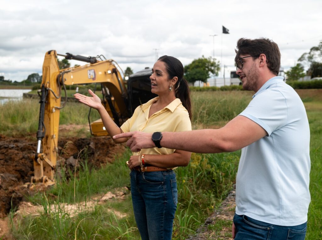 Prefeitura inicia desassoreamento do Lago de Olarias
