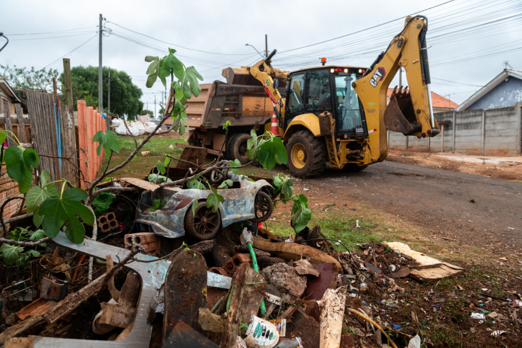 Descarte irregular leva Prefeitura a remover 14 caminhões de resíduos em PG