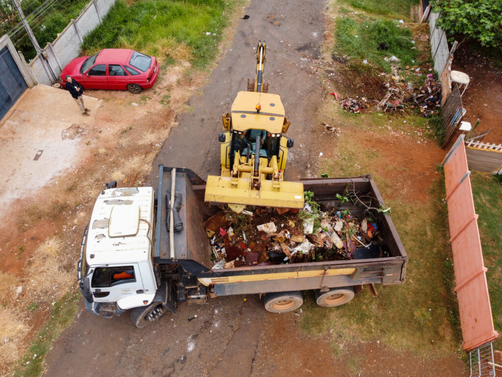 Descarte irregular leva Prefeitura a remover 14 caminhões de resíduos em PG