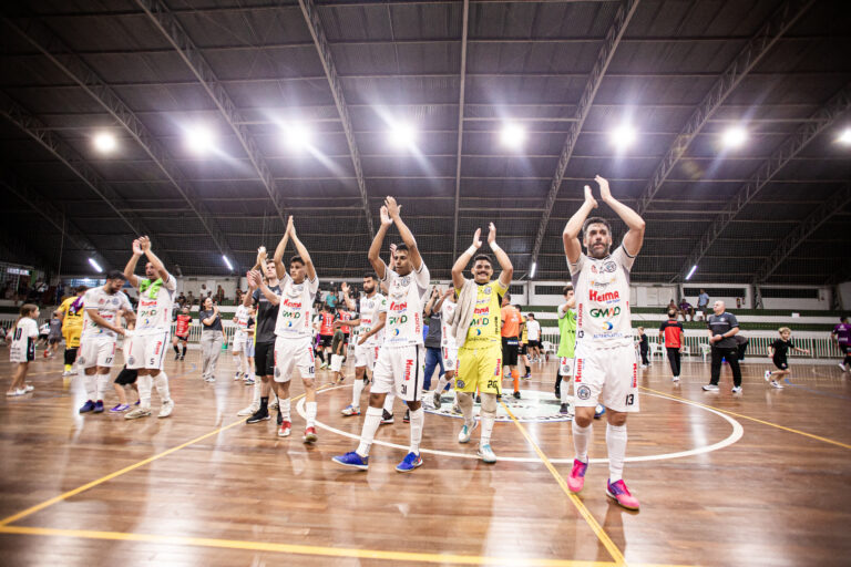 Contorno Futsal vence em casa, mantém 100% e assume liderança do Grupo A