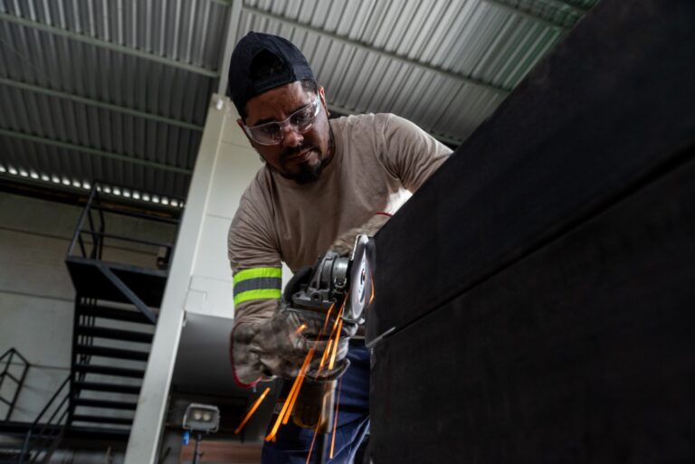 PG lidera geração de empregos em 20 setores e cresce no cenário nacional
