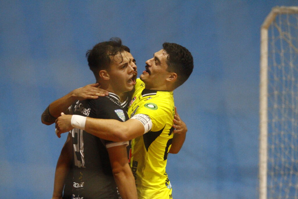 Contorno vence fora e lidera Grupo A na Série Bronze