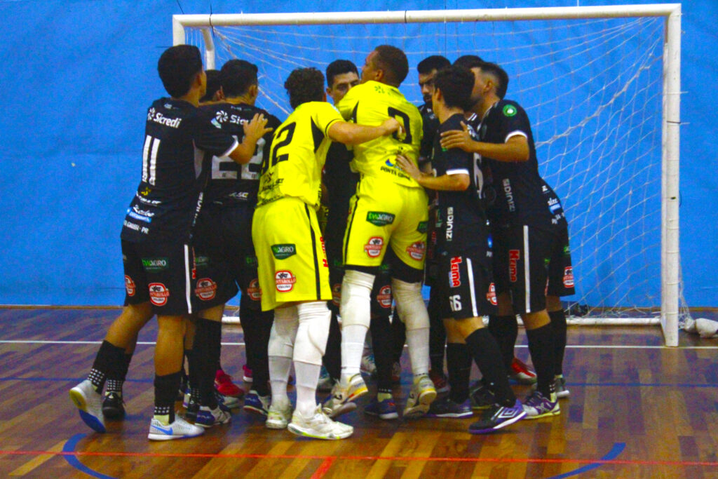 Contorno vence fora e lidera Grupo A na Série Bronze