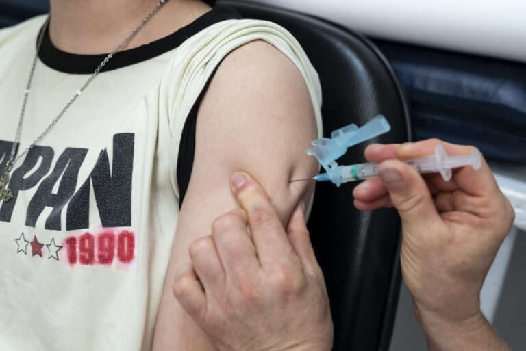 Nova lei garante vacinação domiciliar para pessoas com TEA em PG