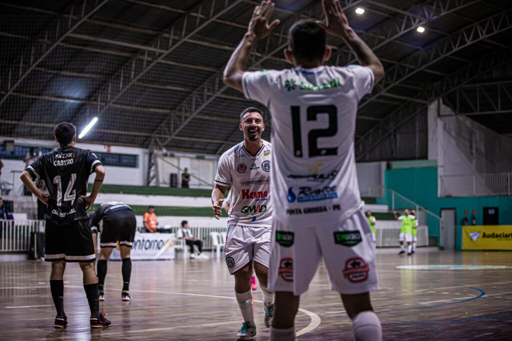 Contorno vence Caramuru, soma cinco vitórias e mantém 100% na Série Bronze