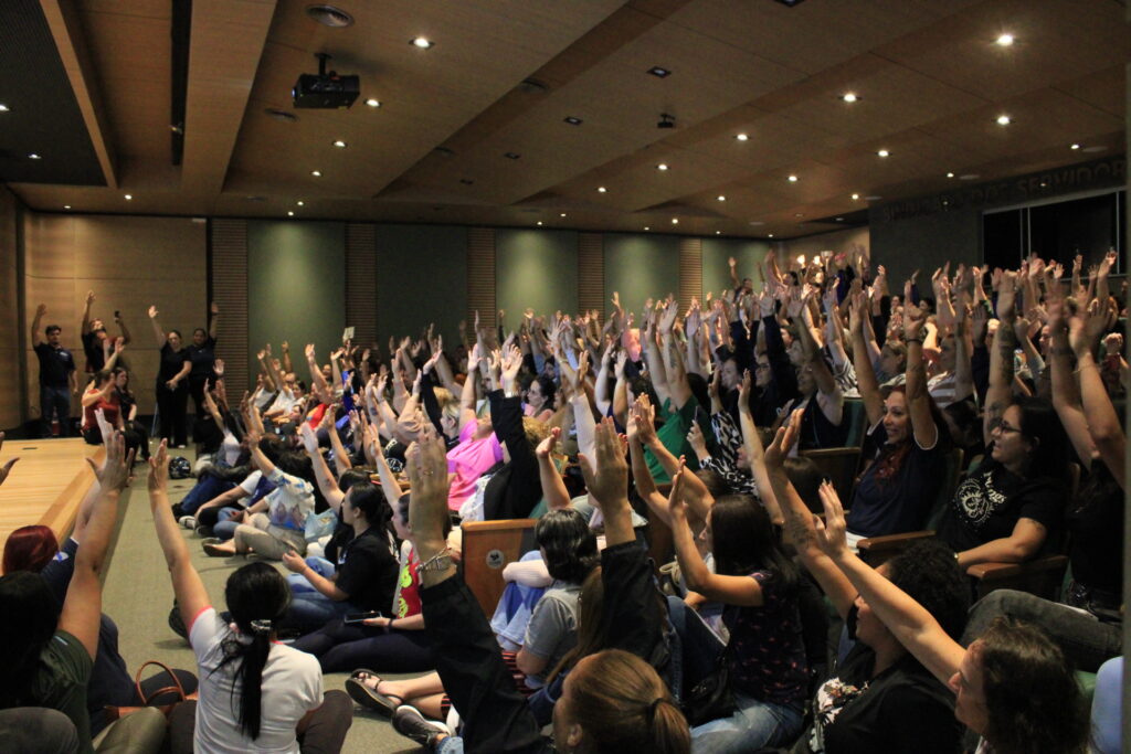 Servidores decretam estado de greve e pressionam Prefeitura em PG