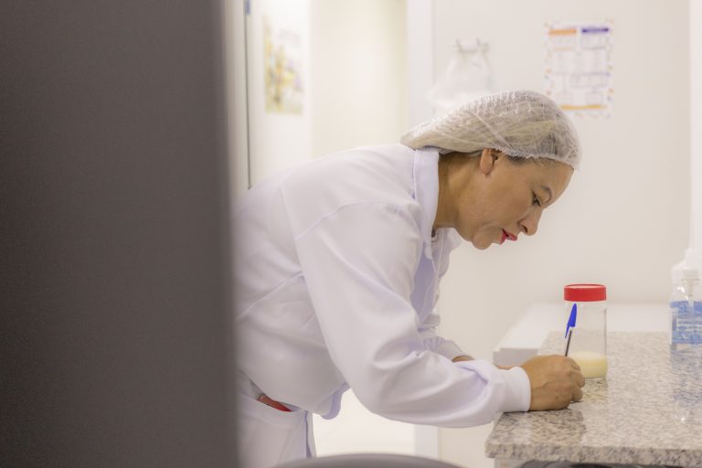 Lei garante dias extras de licença-maternidade a servidoras que doarem leite em Ponta Grossa