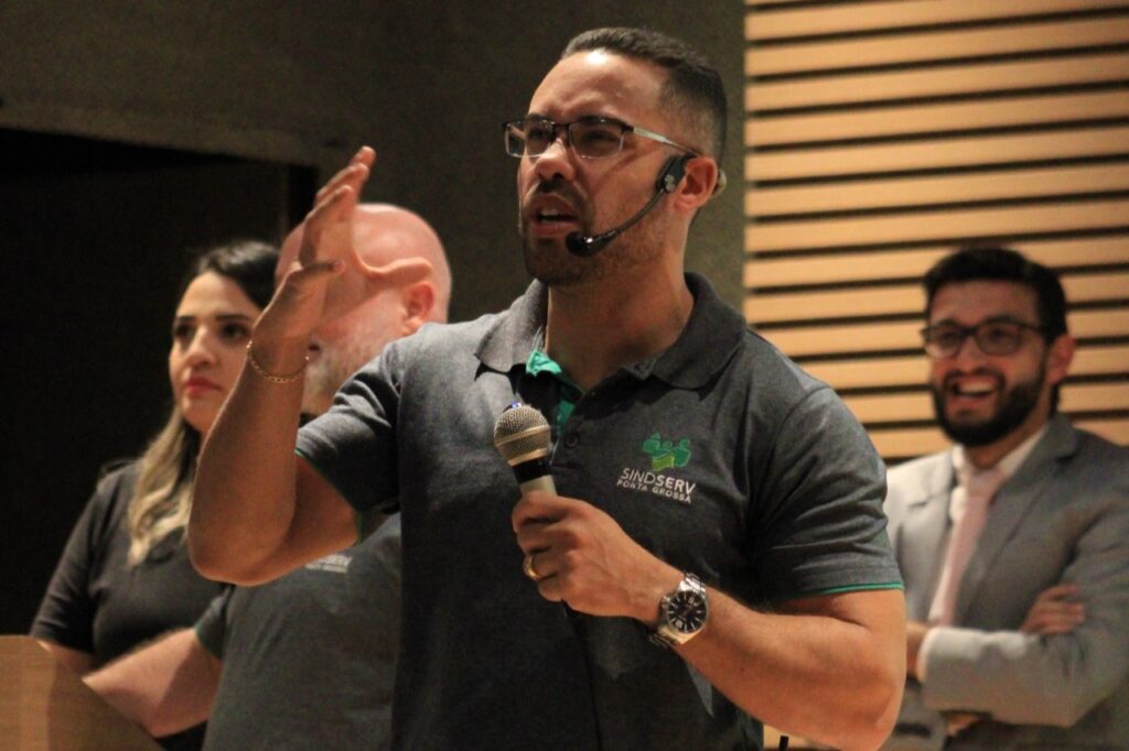 Servidores decretam estado de greve e pressionam Prefeitura em PG