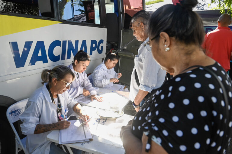 Ônibus da Vacina fará plantão contra a gripe em Oficinas neste domingo